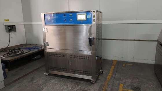 La chambre UV d'essai vieillissant de contrôle d'humidité de la température d'équilibre incluent des lampes de 8pcs UVB