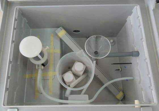 Testeur photovoltaïque de pulvérisation saline de laboratoire Saline de pulvérisation de la chambre d'essai de corrosion de la machine du module photovoltaïque Saline de pulvérisation de l'équipement de test de vieillissement